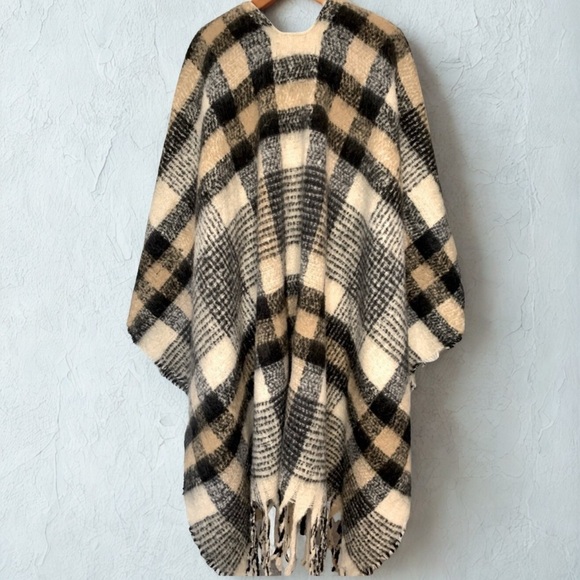 NWT Andrew Marc New York Womens Wrap Poncho Cape Fringe Plaid One Size - Picture 2 of 4